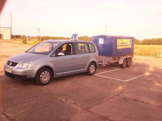 VW Turan wraz przyczepką kurs prawa jazdy BE